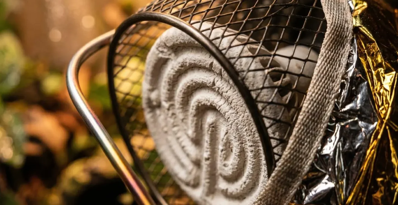Gros plan macro sur du matériel de chauffage de secours pour terrarium avec textures détaillées